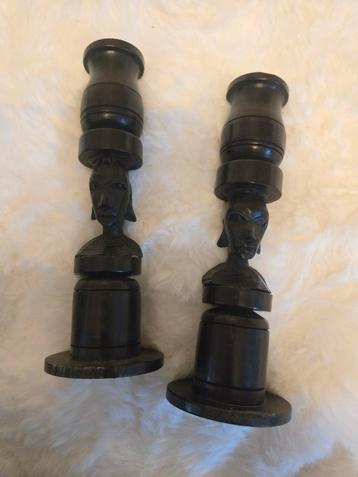 2 Mooie Houten Kandelaars beschikbaar voor biedingen