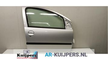Portier 4Deurs rechts-voor van een Peugeot 107 (KTB) beschikbaar voor biedingen