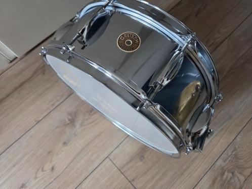 14 inch snare met nieuw Pearl gaas vel t.w.v. 23 euro, Muziek en Instrumenten, Instrumenten | Toebehoren, Gebruikt, Drums of Percussie