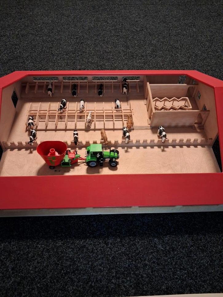Koeienstal met ligboxen Siku/UH/Britains, Hobby en Vrije tijd, Modelauto's | 1:32, Gebruikt, Tractor of Landbouw, Overige merken
