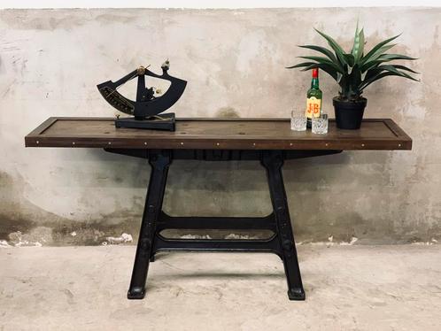 Antieke tafel, zwaar gietijzer onderstel. 45 diep, Antiek en Kunst, Antiek | Meubels | Tafels, Ophalen