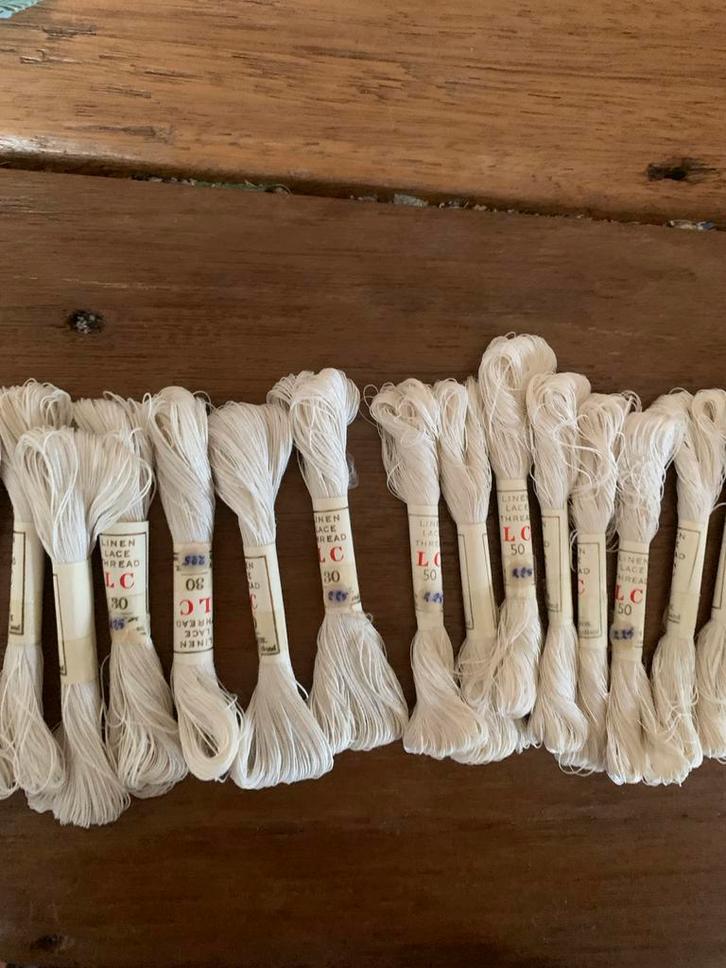 Antiek Linnen Kantklosgaren LC - Waarschijnlijk Engels, Hobby en Vrije tijd, Stoffen en Lappen, Gebruikt, Linnen, 120 cm of meer