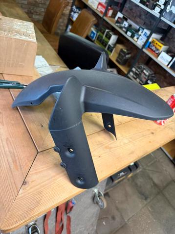 Derbi drd evo limited spatbord origineel zo goed als nieuw beschikbaar voor biedingen