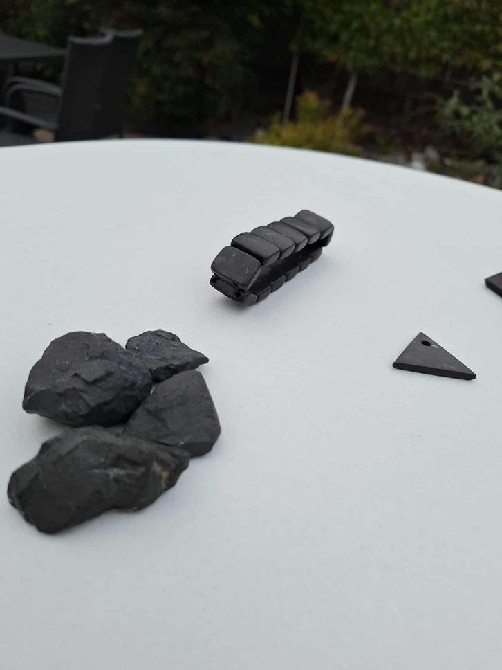 Shungite armband, ketting hanger en shungite stenen., Sieraden, Tassen en Uiterlijk, Edelstenen, Ophalen of Verzenden