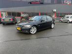 BMW 3-serie 330d High Executive / AUTOMAAT / 1. EIG / LEER /, Auto's, BMW, Automaat, Zwart, Zwart, Bedrijf