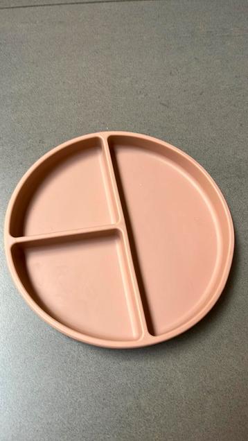 Mushie vakjesbord met zuignap beschikbaar voor biedingen