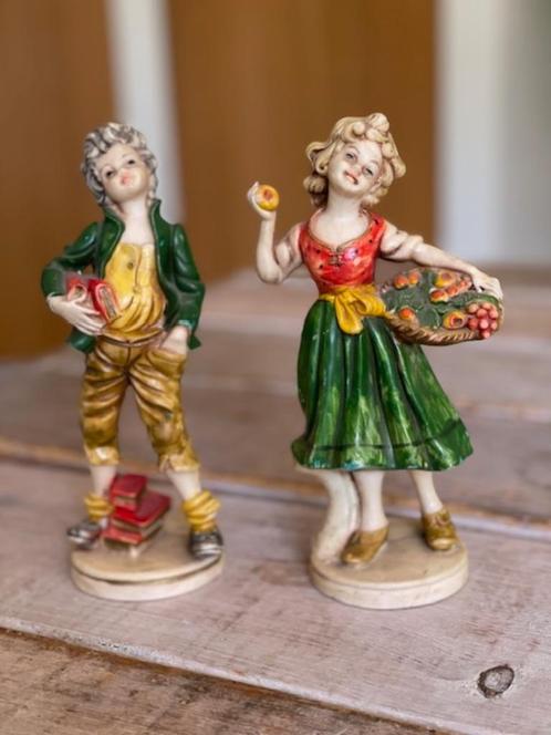 2 x vintage Italiaans beeldje. Jongen en meisje beeld Italie, Verzamelen, Beelden en Beeldjes, Zo goed als nieuw, Mens, Ophalen