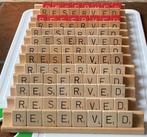 Bordje reserved/gereserveerd met originele scrabble letters, Ophalen of Verzenden, Zo goed als nieuw