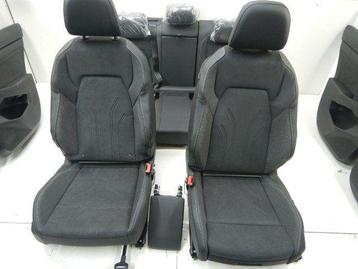 VW Golf 8 Facelift Interieur Leer Stof Alcantara Memory Mass beschikbaar voor biedingen