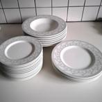 Echt HEMA  borden met prachtige  rand, Huis en Inrichting, Keuken | Servies, Ophalen, Zo goed als nieuw, Bord(en), Overige stijlen