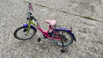 Mooi kinderfietsje beschikbaar voor biedingen