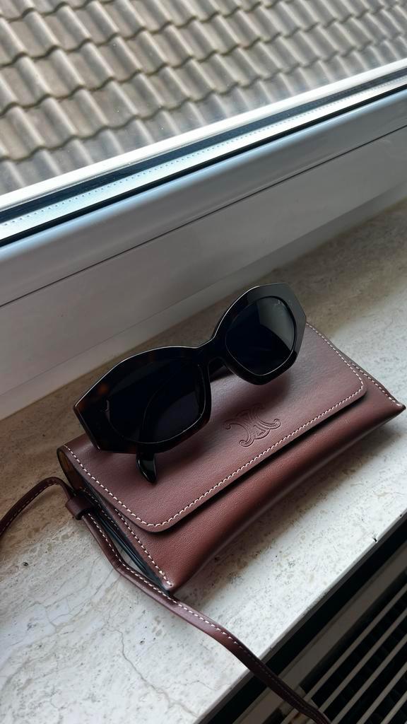 Céline Zonnebril - Zo goed als nieuw!, Sieraden, Tassen en Uiterlijk, Zonnebrillen en Brillen | Dames, Zo goed als nieuw, Zonnebril