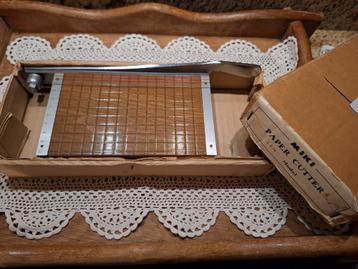 Vintage Miki papier snijder beschikbaar voor biedingen