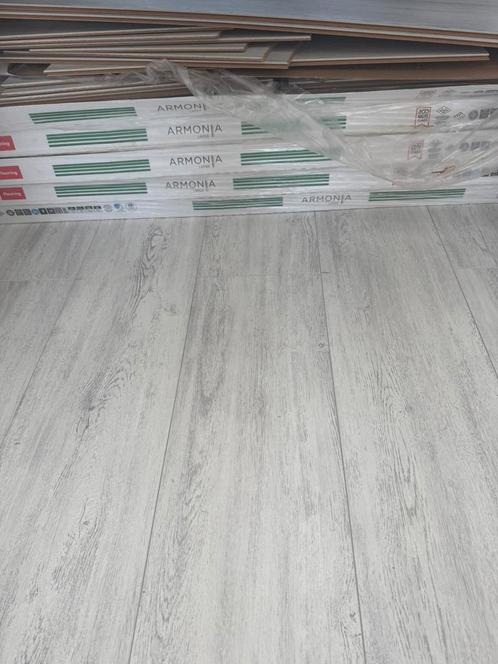prachtige wit/grijze  laminaatvloer 8mm restpartij ruim 23m2, Huis en Inrichting, Stoffering | Vloerbedekking, Nieuw, Laminaat