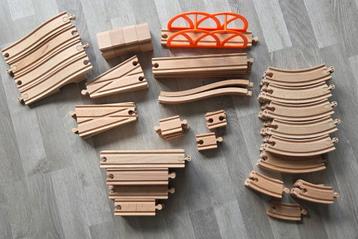 Grote verzameling houten treinbanen beschikbaar voor biedingen