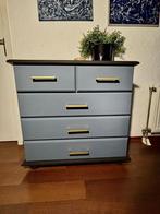 Blauwe houten ladekast met gouden handgrepen, Huis en Inrichting, Kasten | Ladekasten, Ophalen, Gebruikt, 50 tot 100 cm, Modern