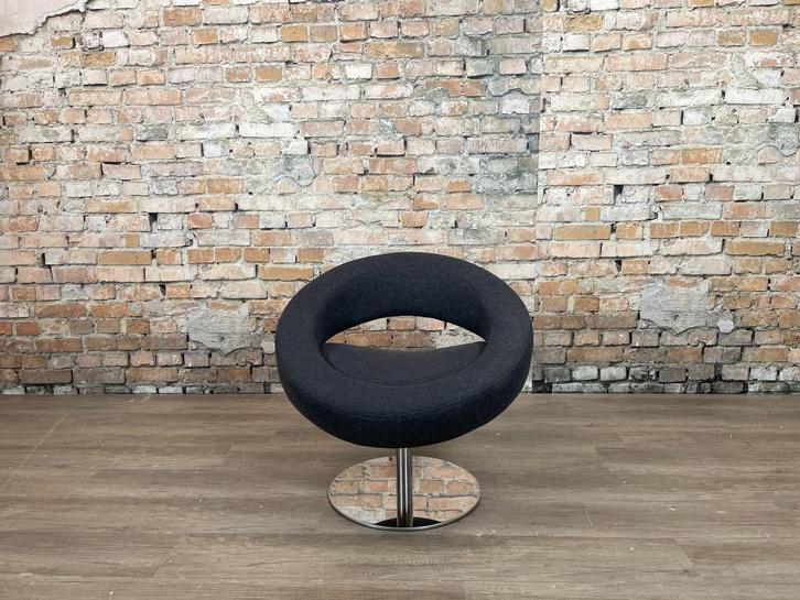 Bij TheReSales: Softline Hello, Huis en Inrichting, Fauteuils, Zo goed als nieuw, Metaal, Stof, 75 tot 100 cm, 75 tot 100 cm, Ophalen of Verzenden