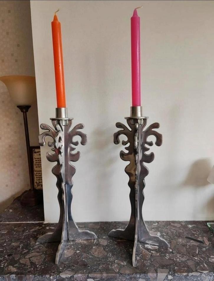 Habitat, 2x moderne barokke aluminium kandelaars, 39 cm, Huis en Inrichting, Woonaccessoires | Kandelaars en Kaarsen, Zo goed als nieuw