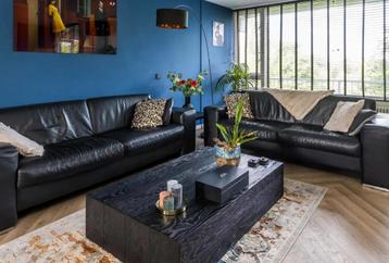 Strakke zwarte salontafel (hout) beschikbaar voor biedingen
