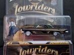 Chevrolet Impala Lowrider met figuur Johnny Lightning 1:64, Hobby en Vrije tijd, Nieuw, Ophalen of Verzenden, Auto