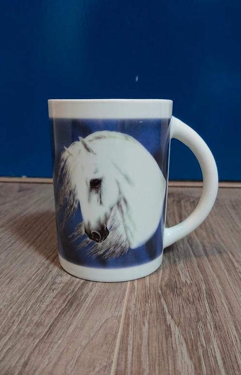 Atelier Bötzel beker mok wit paard Andalusiër Arabier, Huis en Inrichting, Keuken | Servies, Zo goed als nieuw, Ophalen of Verzenden