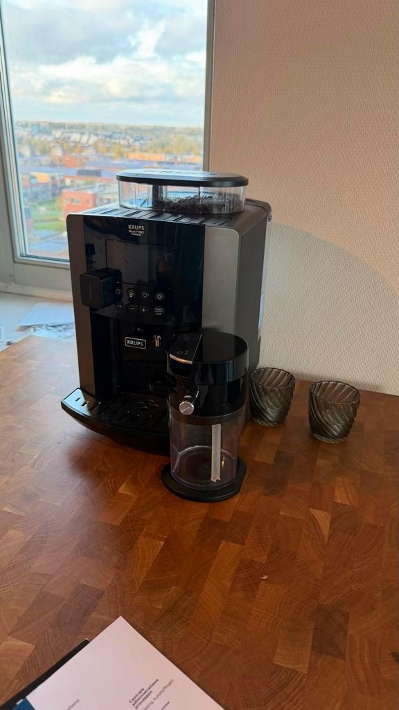 Krups EA819E Quattro Force Espressomachine, Witgoed en Apparatuur, Koffiezetapparaten, Zo goed als nieuw, Koffiebonen, Espresso apparaat