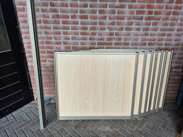 Schuifdeuren voor een kastenwand beschikbaar voor biedingen