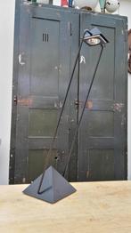 Memphis style tafellamp, Ophalen, Gebruikt, Memphis, Metaal