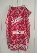 Nieuwe fuchsia roze 100% wollen sjaal lang, breed & warm!, Kleding | Dames, Onbekend, Ophalen of Verzenden, Nieuw, Sjaal