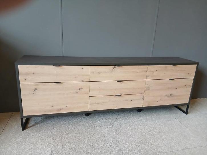Dressoir eiken 205cm showroommodel afhaalprijs €299,-, Huis en Inrichting, Kasten | Dressoirs, Nieuw, 200 cm of meer, 25 tot 50 cm
