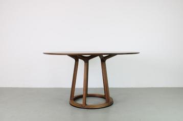 Aangeboden: Artisan Pivot tafel rond, 140 cm beschikbaar voor biedingen