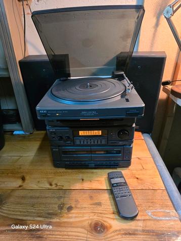 Akai stereo toren met platenspeler  beschikbaar voor biedingen