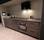 Kvik Veda keuken l Donker Eiken fronten, Huis en Inrichting, Keuken | Complete keukens, Ophalen, Kvik, Nieuw, Enkelwandige keuken