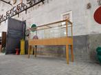 Grote Jaren 60 Museum Vitrine Kast Vintage Vitrinekast Zwart, Gebruikt, Ophalen of Verzenden, Glas, 200 cm of meer