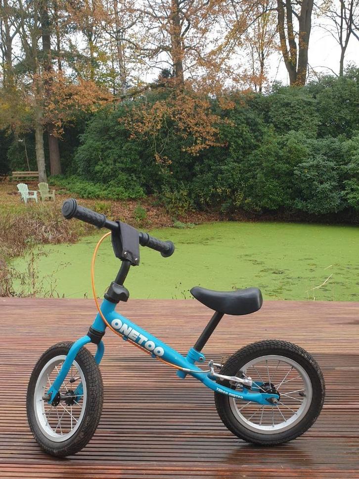 Stoere Yedoo onetoo blauwe loopfiets met handrem, Kinderen en Baby's, Speelgoed | Buiten | Voertuigen en Loopfietsen, Zo goed als nieuw