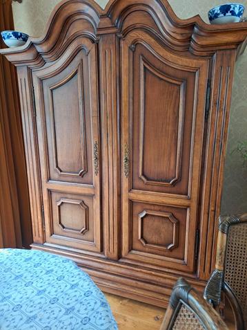 Donker Eikenhouten Toogkast beschikbaar voor biedingen