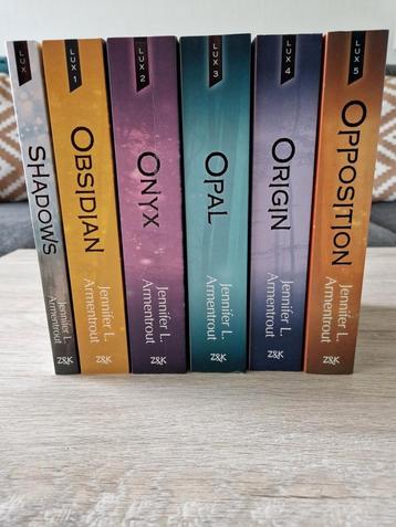 Lux Serie Jennifer L Armentrout - paperback - Nederlands  beschikbaar voor biedingen