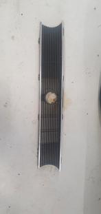 Golf 1 grille met Chrome rand, Gebruikt, Ophalen of Verzenden, Motorkap, Volkswagen