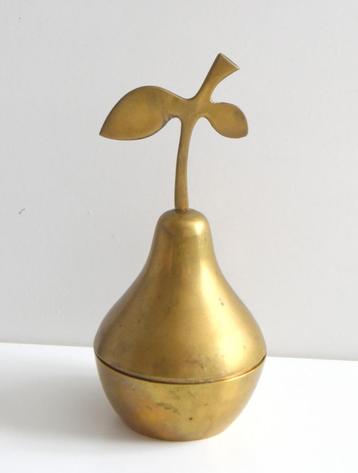 Decoratief vintage peren doosje gemaakt van koper / messing beschikbaar voor biedingen