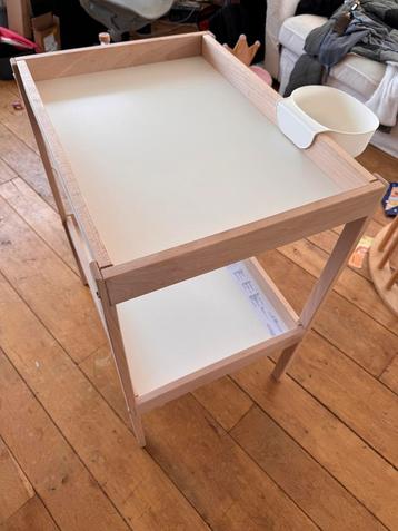 Ikea Commode met Badje beschikbaar voor biedingen