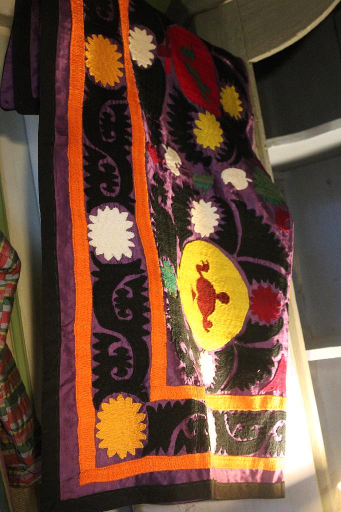 Antieke oude vintage suzani Uzbekistan Oezbekistan handwerk, Antiek en Kunst, Antiek | Kleden en Textiel, Ophalen