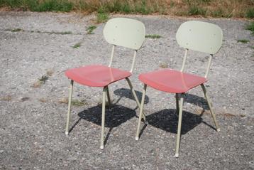 Vintage stoelen 2x beschikbaar voor biedingen