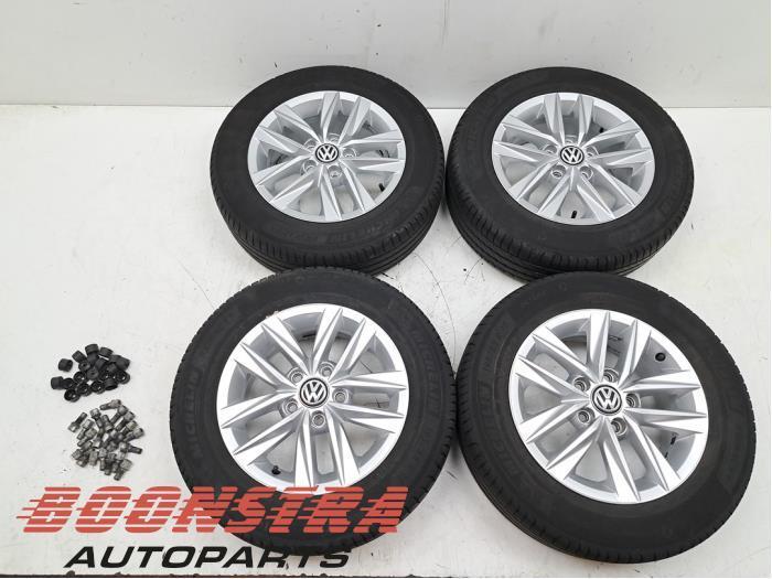 Velgen set + banden van een Volkswagen Caddy, Auto-onderdelen, Banden en Velgen, Personenwagen, Gebruikt, 3 maanden garantie, Ophalen of Verzenden