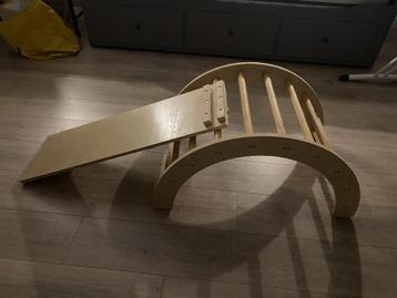 Houten glijbaan voor peuters