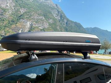 TE HUUR - dakdragers voor Tesla Model Y. Merk Farad beschikbaar voor biedingen