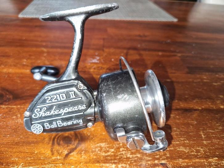 Shakespeare 2210 II, Watersport en Boten, Hengelsport | Algemeen, Zo goed als nieuw, Molen, Ophalen of Verzenden