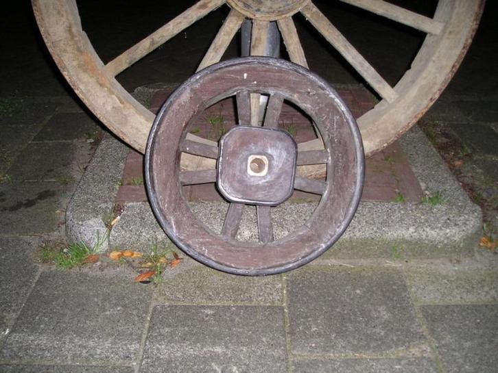 Origineel oud wagenwieltje te koop. De kleine!, Antiek en Kunst, Curiosa en Brocante, Ophalen