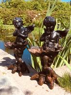 2 oude gietijzeren putti beeldjes, Tuin en Terras, Tuinbeelden, Ophalen of Verzenden, Gebruikt, Metaal, Overige typen