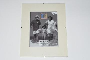 2 Wissellijsten fotolijsten 24 x 30 beschikbaar voor biedingen