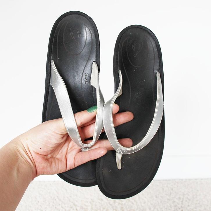 Mooie Leren Olukai Slippers - s23 (Maat 41) € 35,-, Kleding | Dames, Schoenen, Zo goed als nieuw, Slippers, Zwart, Ophalen of Verzenden